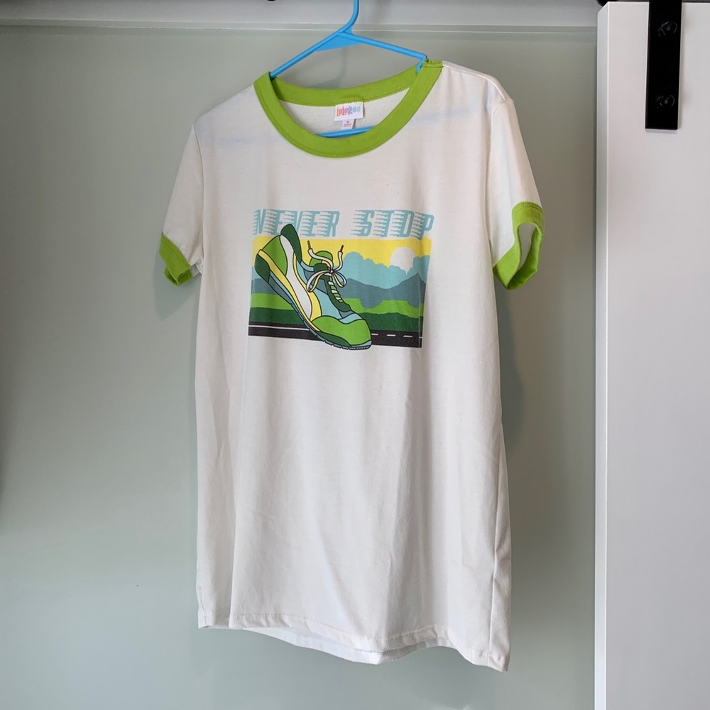✅Lularoe Liv tee